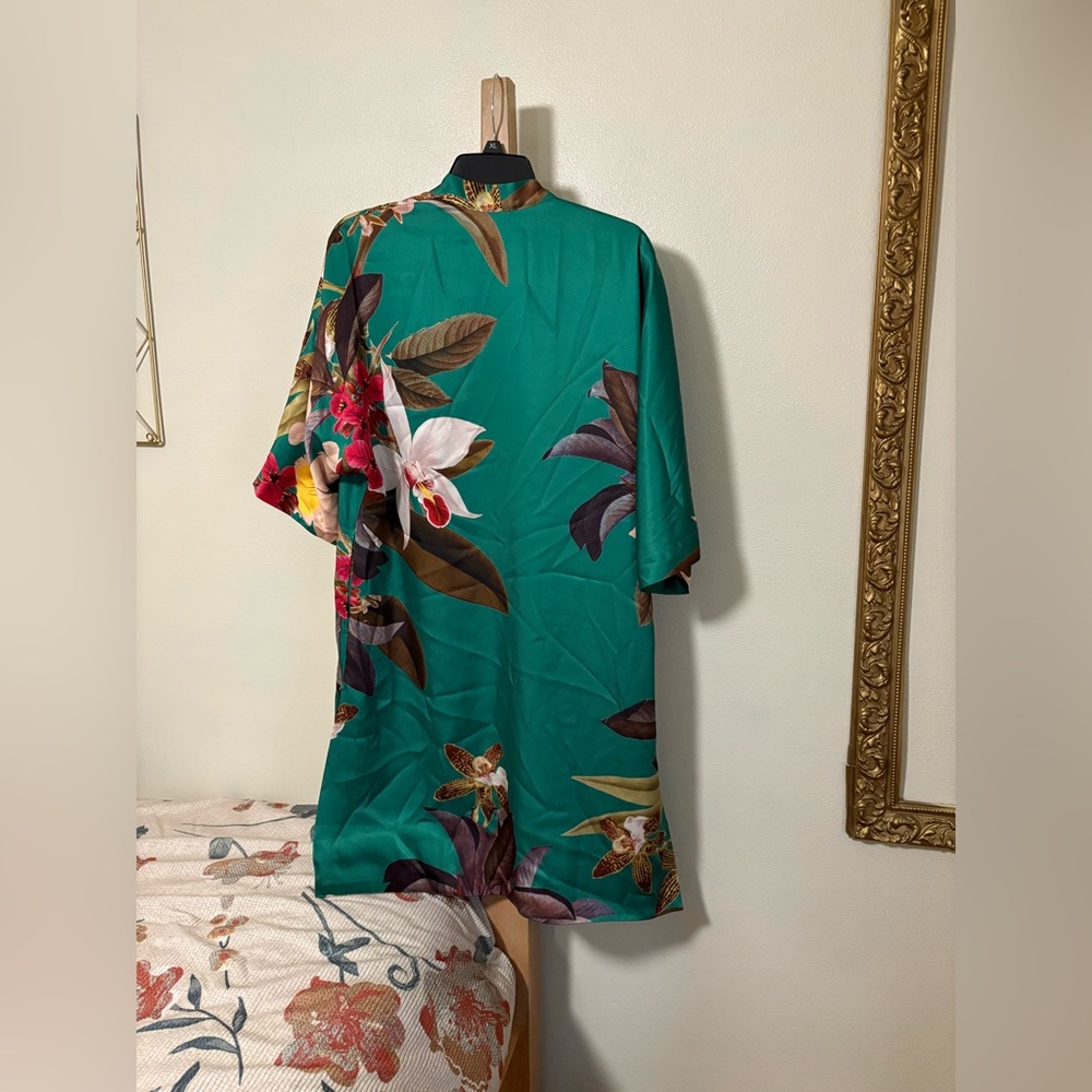 Chico's Emerald Green Floral Satin Kimono - Picture 2 of 3